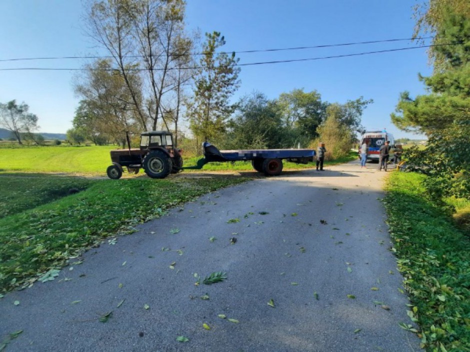 Wypadek w gminie Chmielnik. Motocyklista w szpitalu