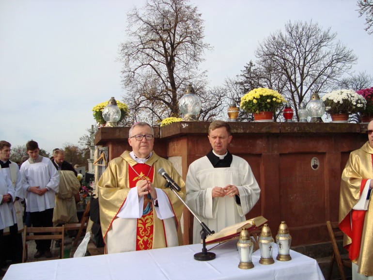 Bp Kaleta: Tylko miłość ma siłę, aby sięgnąć poza granice śmierci