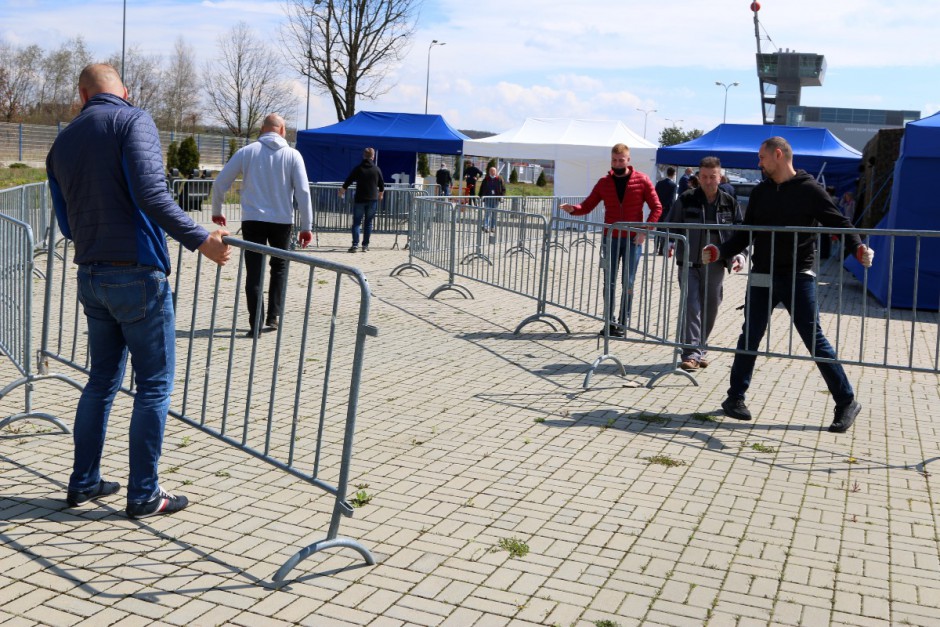 Szczepionka bez wysiadania z samochodu. Wystarczy uchylić okno