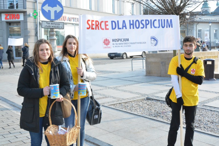 Oddajmy swoje serca dla hospicjum. Niezwykła walentynkowa akcja wolontariuszy