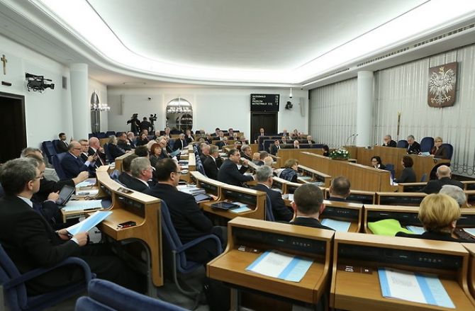 Senatorowie przeciw KKSM 