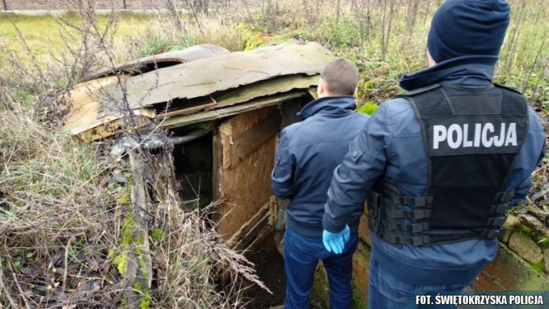 Policjanci zlikwidowali podziemną plantację konopi! Zabezpieczono 26 krzaków