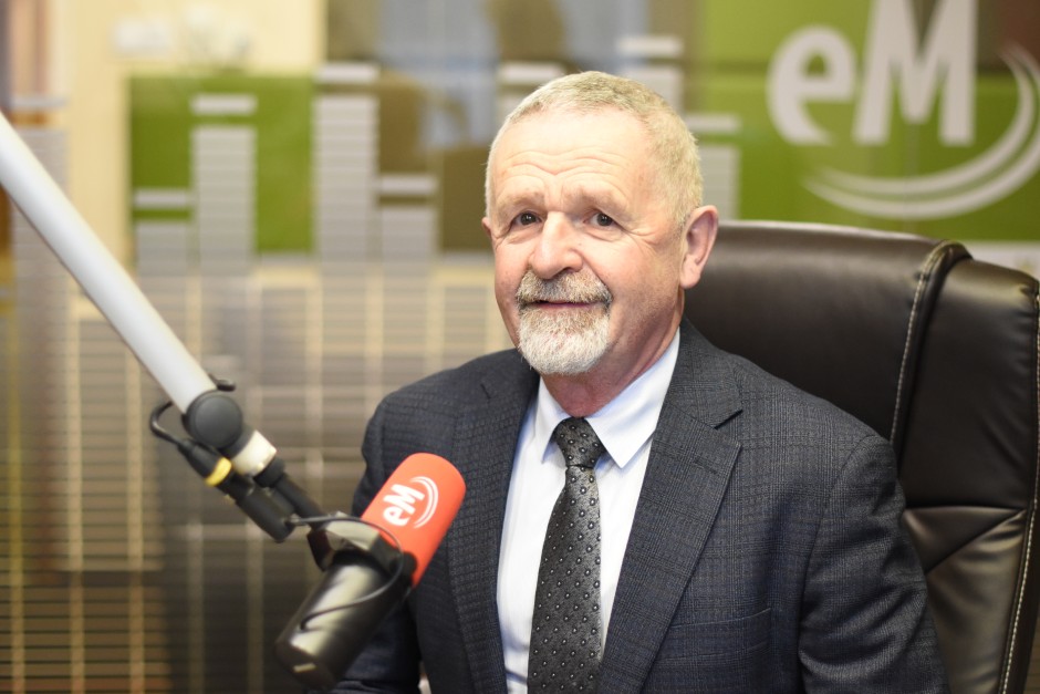 Kazimierz Mądzik: Szkoła powinna kształtować patriotyczne postawy