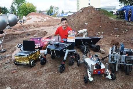 Łaziki z elektrośmieci - pierwszy dzień European Rover Challenge w Kielcach