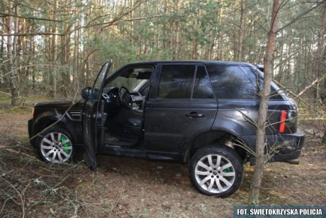 Uciekał przed policją, padły strzały. Sam zgłosił się na komendę