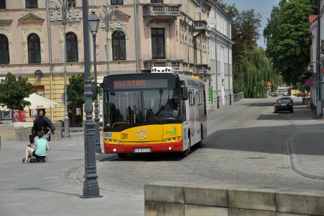 Latem miejskie autobusy będą jeździć rzadziej