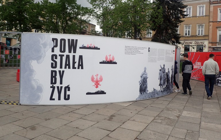 "Powstała by żyć". Wystawa na Placu Wolności