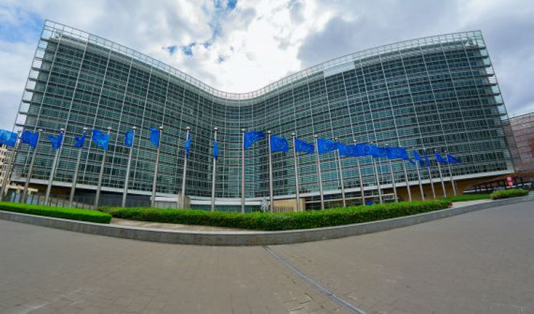 PiS wygrywa z Koalicją Europejską według sondażu