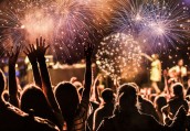 Sylwestrowy pokaz laserowy i koncert zespołu Poparzeni Kawą Trzy - tak kielczanie przywitają Nowy Rok