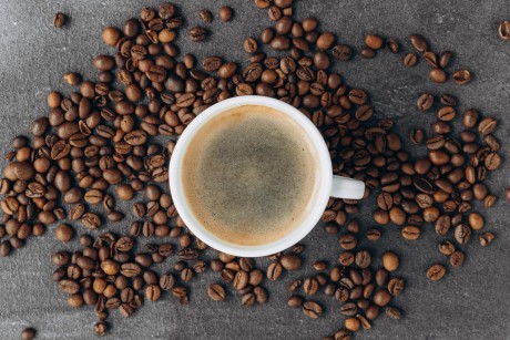 Kawy smakowe, które zamieniają zwykłą kawę w kulinarną przyjemność