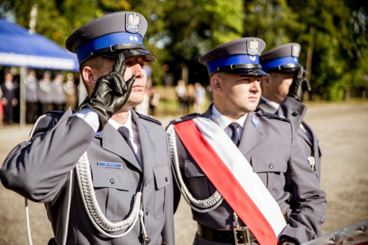 [GALERIA] Mamy nowych policjantów. Ci zasłużeni zostali dziś uhonorowani