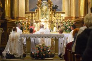 Biskup Jan Piotrowski: W tabernakulum Jezus jest dla nas