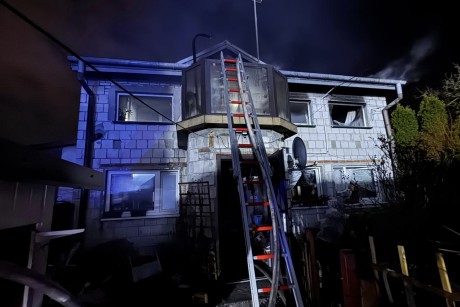 Pożar poddasza w domu w jednorodzinnym