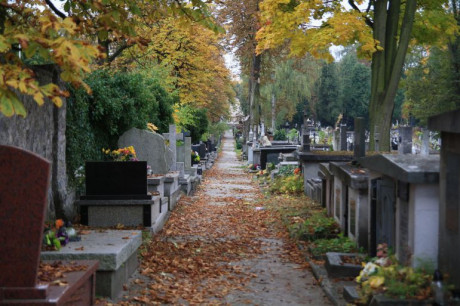 Czy w czasie epidemii koronawirusa można odwiedzać cmentarze?