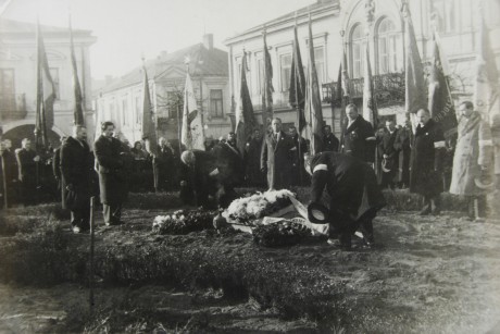 Na Rynku w Kielcach był Grób Nieznanego Żołnierza. Drugi w Polsce