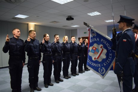 Komenda Wojewódzkiej Policji w Kielcach z nowymi funkcjonariuszami