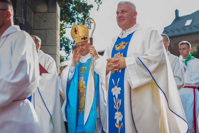 Ks. Bp Jan Piotrowski: Pielgrzymujemy, jako jedna wielka rodzina