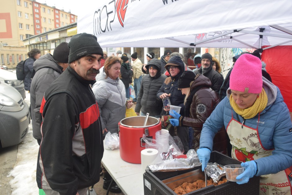 [FOTO] Gorąca zupa rozgrzała potrzebujących na Czarnowie