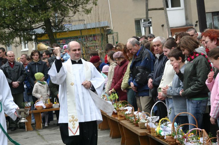 Wielka Sobota: świecenie pokarmów i Wigilia Paschalna