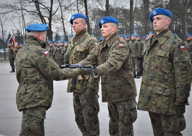 [FOTO] Elewi dostali broń. Niedługo złożą przysięgę