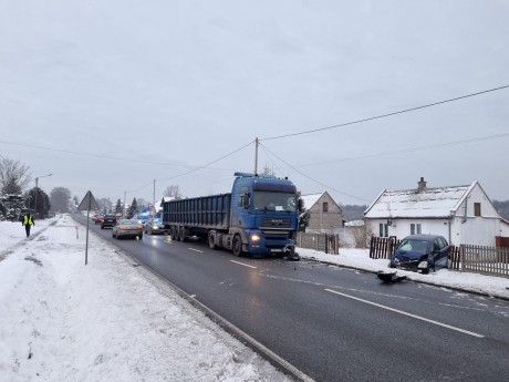 Wypadek w powiecie starachowickim. Jedna osoba w szpitalu, utrudnienia w ruchu