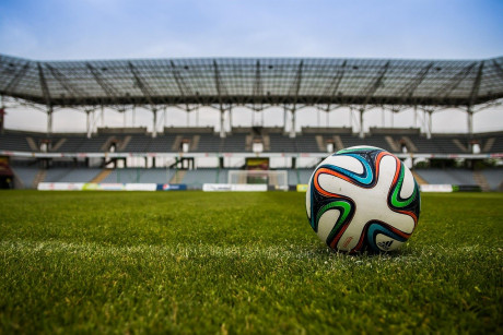 Piłka nożna - Ekstraklasa znów przyciąga tłumy kibiców. Materiał partnera