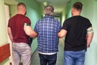 Odbierał pieniądze od ofiar oszustw. 61-latek z zarzutami