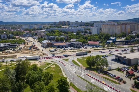 Usterki przy nowym skrzyżowaniu. Fragment do remontu