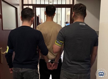 Wyłudzali pieniądze metodą „na pracownika banku”. Dwóch mężczyzn za kratami