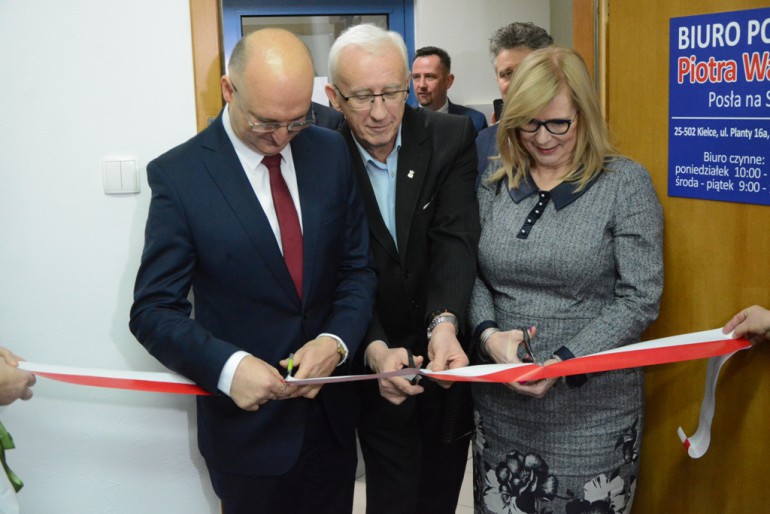 Wiceminister Piotr Wawrzyk otworzył swoje biuro poselskie w Kielcach