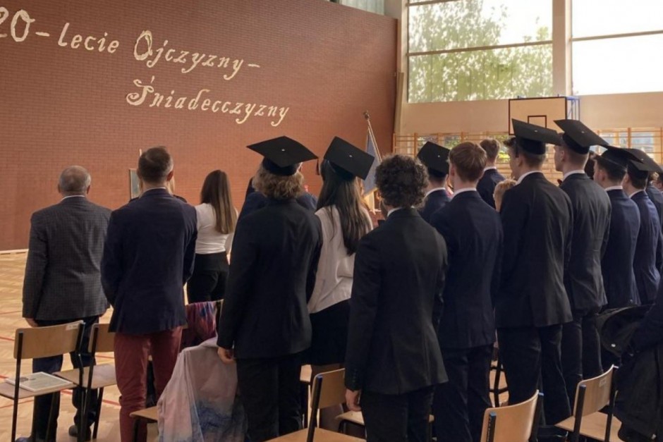 Uczniowie kończą rok szkolny. Jak planują wakacje?