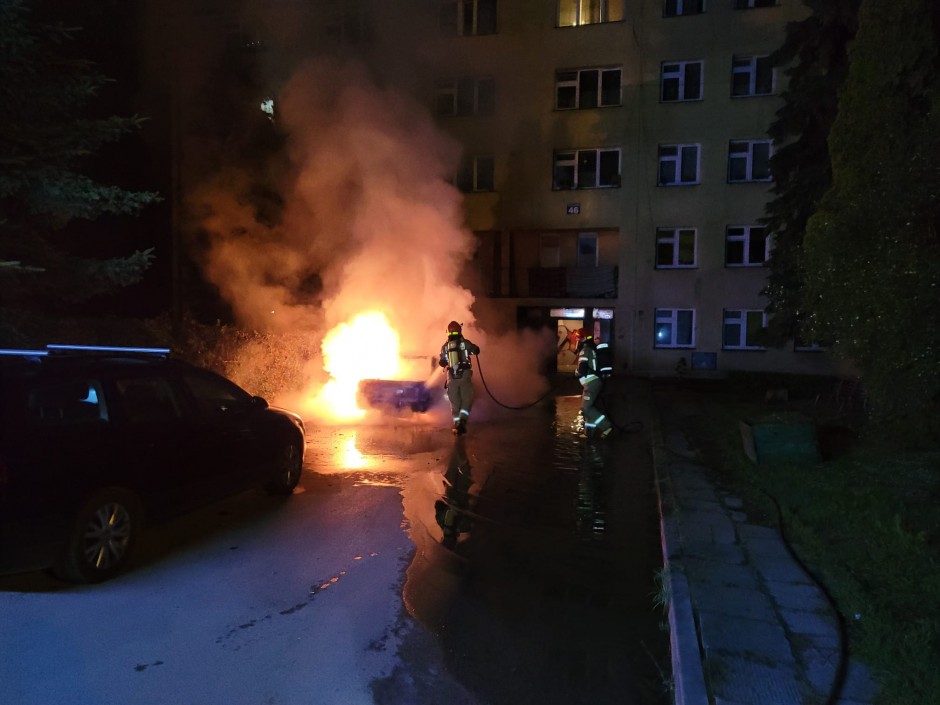 W Końskich doszczętnie spłonął samochód osobowy