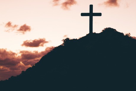 Wielki Piątek – czas modlitwy, postu i adoracji krzyża