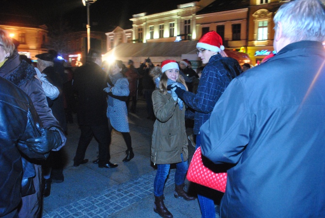 Kilkadziesiąt par zatańczyło w Kielcach tango milonga