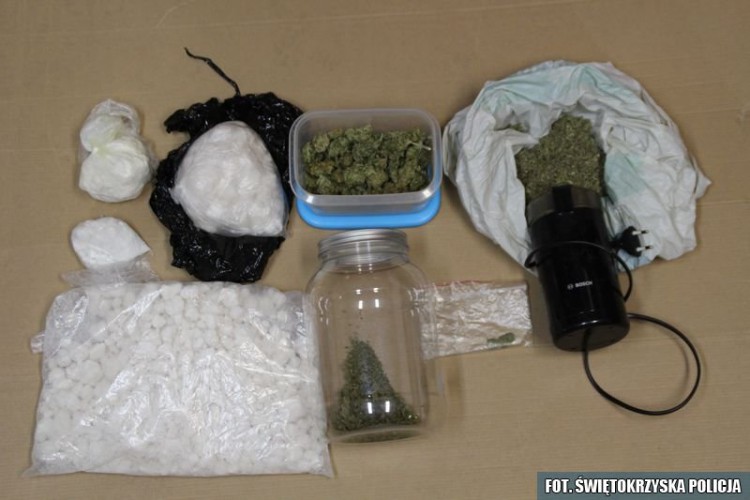 Narkotykowe zatrzymanie - ponad dwa kilogramy amfetaminy i trzysta gramów marihuany