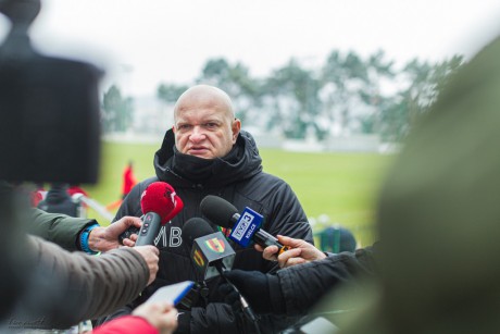 Kto mocniej zaśmieje się lub krzyknie przeciwko klubowi, ten zyska większą popularność