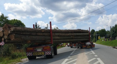 Wypadek w Kajetanowie. Trzy osoby w szpitalu