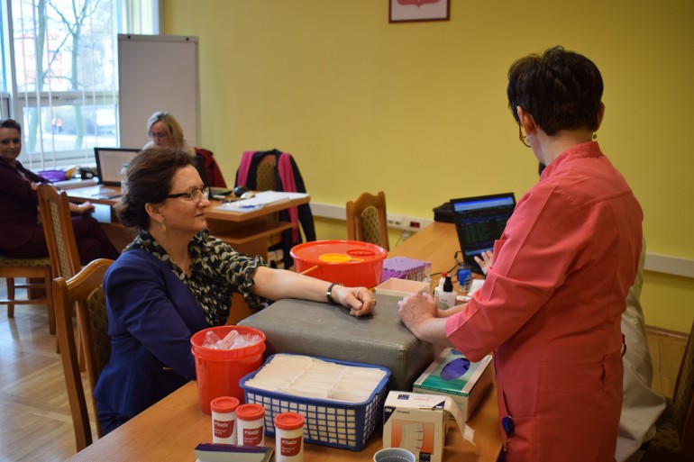 Wojewoda zainaugurowała akcję "spoKREWnieni służbą"