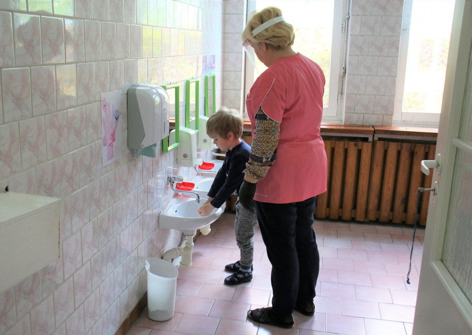 Mierzenie temperatury, izolatki, oddzielne szatnie - przedszkola ruszyły z nowymi zasadami