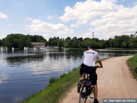 Policjanci rowerzyści patrolują miasto