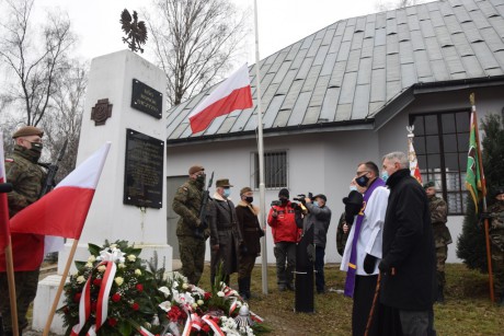 Nie złożyli broni i walczyli o niepodległość. Wyklętym oddano hołd na cmentarzu Kielce-Piaski