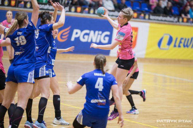 Homonicka na dłużej w Koronie Handball