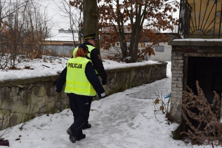 Dwie ofiary zimna. Policjanci apelują o czujność