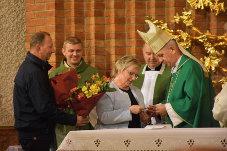 [FOTO] Biskup Jan Piotrowski modlił się ze wspólnotą Przyjaciele Oblubieńca