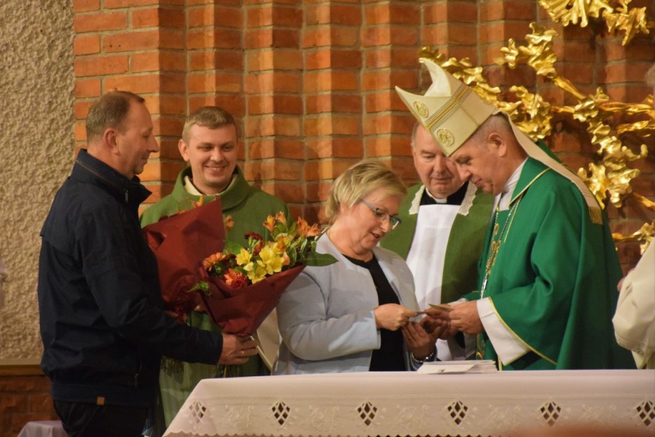 [FOTO] Biskup Jan Piotrowski modlił się ze wspólnotą Przyjaciele Oblubieńca