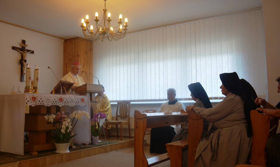 Po 80 latach posługi Siostry Sercanki żegnają się z kieleckim DPS-em