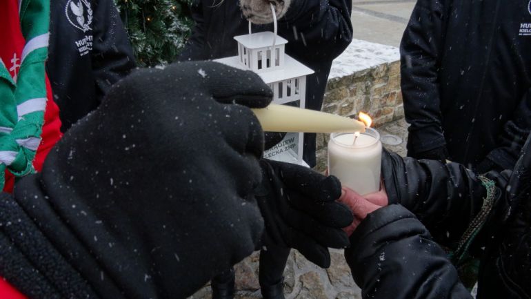 Harcerze dzielą się Betlejemskim Światłem Pokoju