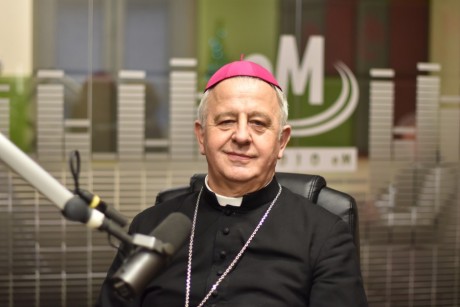 Biskup Jan Piotrowski: W sprawach małżeństwa i rodziny głos Kościoła katolickiego jest jednoznaczny