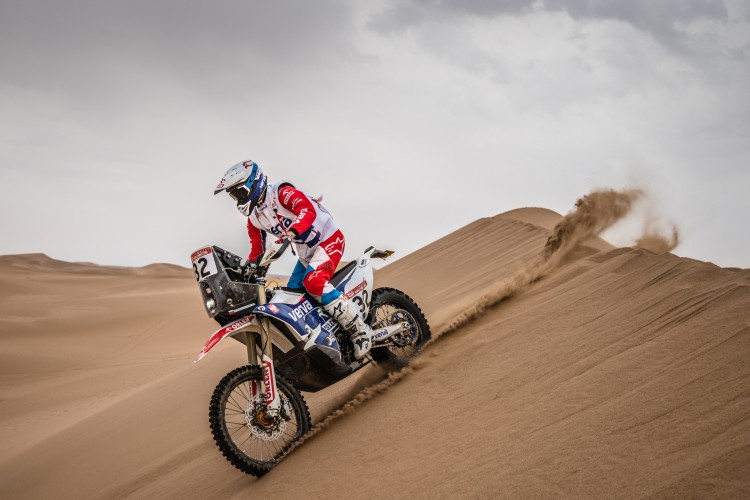 Silk Way Rally: Maciej Giemza na najtrudniejszym etapie walczył z wydmami i chorobą lokomocyjną