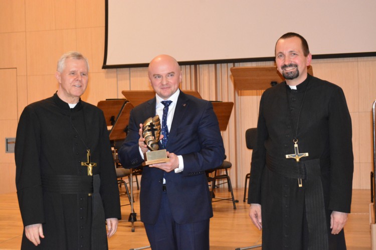 [FOTO] Misjonarze Oblaci Maryi Niepokalanej świętowali stulecie swojej obecności i posługi w Polsce